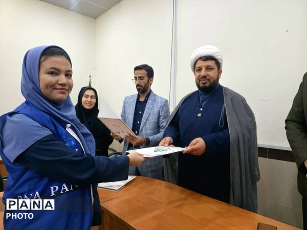 نشست معاون پرورشی و فرهنگی اداره کل آموزش و پرورش خوزستان با دانش آموز خبرنگاران پانا 