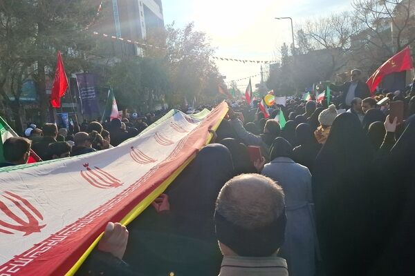 جلوه‌های باشکوه حضور مردم قم در راهپیمایی ۲۲ دی