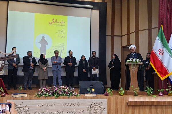 تجلیل از برگزیدگان جشنواره بزرگ جوانه در مجتمع آموزشی و فرهنگی علوم پزشکی شیراز 