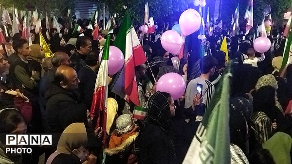 دختران نیشابوری در صف اول تجمعات-۳