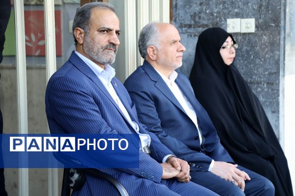 نواختن زنگ آغاز سال تحصیلی با حضور وزیر دادگستری 