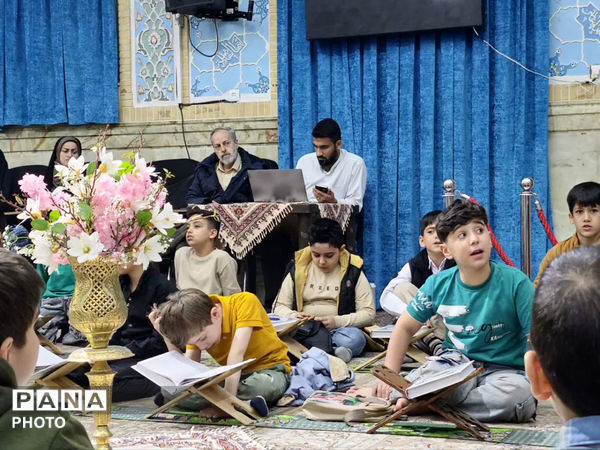 آیین جزءخوانی نوجوانان قمی در بقعه ابن بابویه 