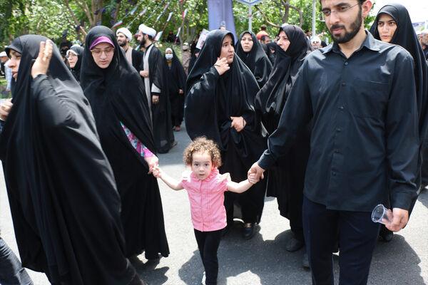 راهپیمایی نمازگزاران جمعه قم در محکومیت جنایات اردوگاه «النصیرات»
