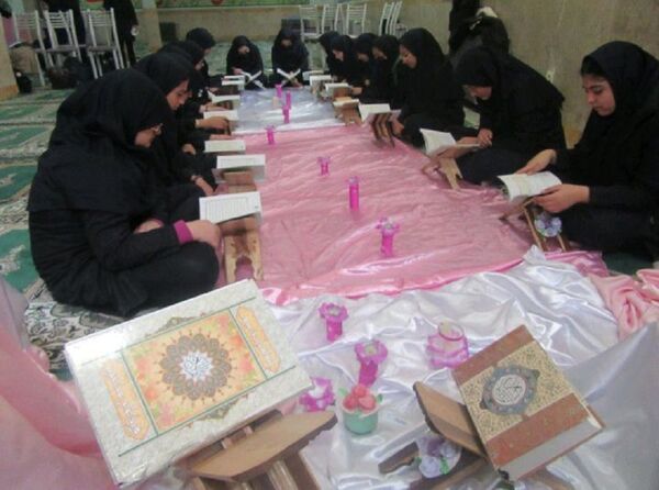 محفل انس با قرآن در دبیرستان هیأت امنایی حضرت معصومه (س) ناحیه چهار کرج 