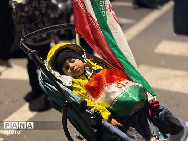 حضور مردم کرج در شب سی و ششم راهپیمایی 