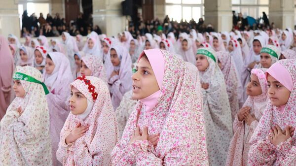  جشن عبادت ۱۵۰۰ دانش‌آموز دختر میبدی در هفته گرامیداشت امور تربیتی و تربیت اسلامی