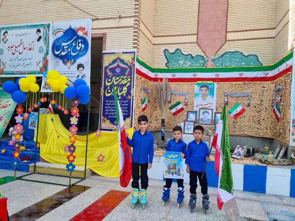 نواختن زنگ مهر، جشن شکوفه‌ها در حاجی‌آباد