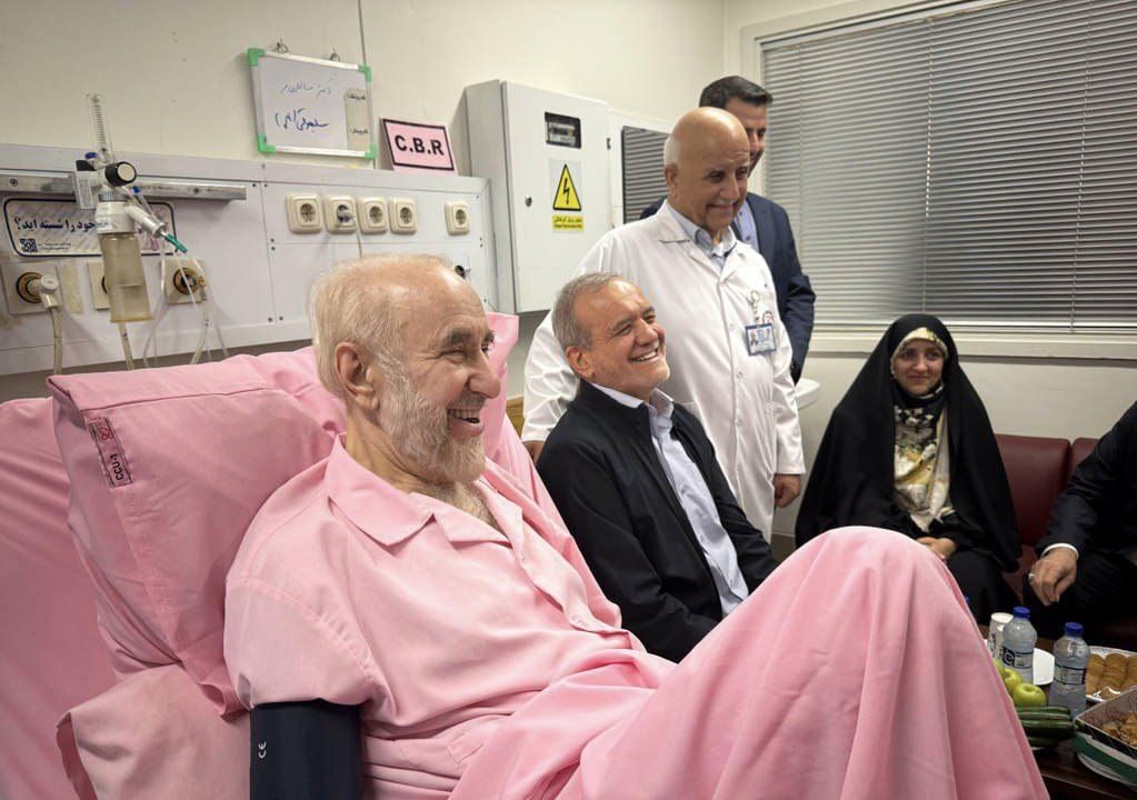 پزشکیان از سید محمد خاتمی عیادت کرد