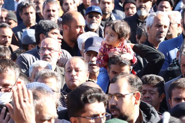تشییع ۵ شهید گمنام در سالروز شهادت حضرت فاطمه(س) در یزد