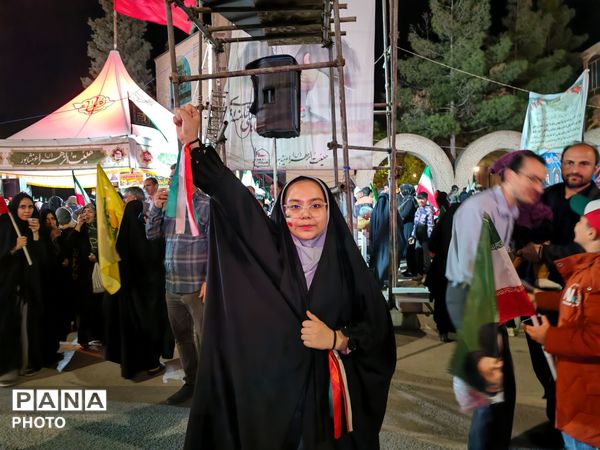 تجمع شبانهٔ شهروندان در پنجاه‌ونهمین شب یادبود در بلوار فضل