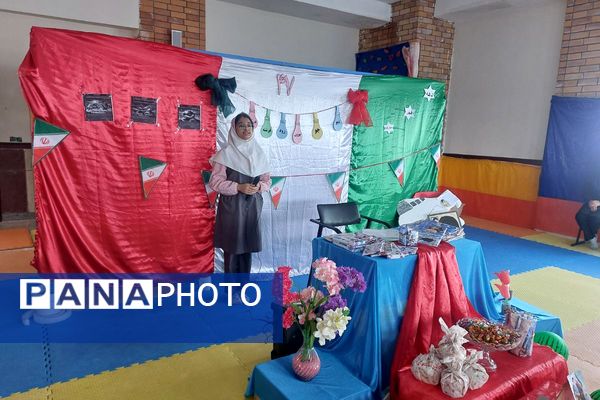 مراسم دهه‌فجر در دبستان صدیقه‌کبری فیروزکوه با اجرای سرود و تقدیر از دانش‌آموزان برگزیده