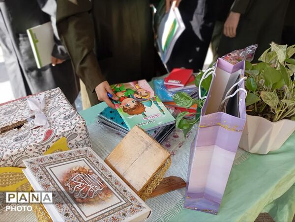 جشن عاطفه‌ها در دبیرستان لقمان حکیم منطقه ۱۵