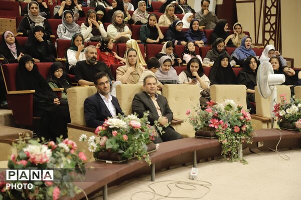  جشنواره «آینه عشق» در دبیرستان شاهد شهدای هفتم تیر 