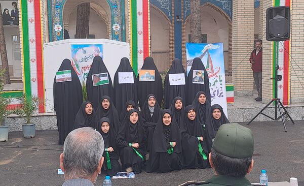  غبارروبی مزار شهدا در نیشابور 