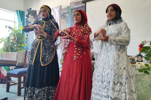 جشن بازگشایی مدارس در دبیرستان الزهرا(س) ناحیه چهار شیراز