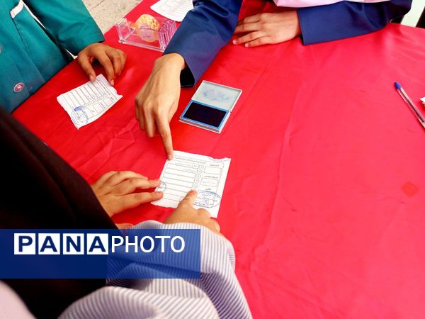 انتخابات شورای دانش آموزی در دبستان سمیه