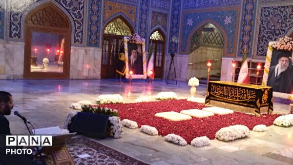 تجدید میثاق زائران با قائد شهید امت اسلامی در جوار بارگاه رضوی