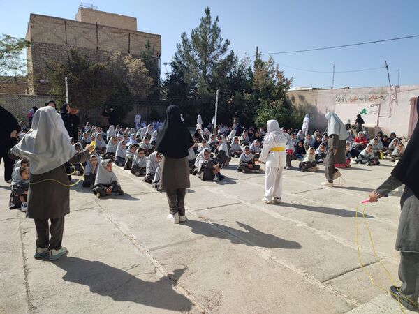 جشن پویایی و تندرستی در فدافن؛ المپیاد ورزشی مدرسه شهید نجفی به راه افتاد