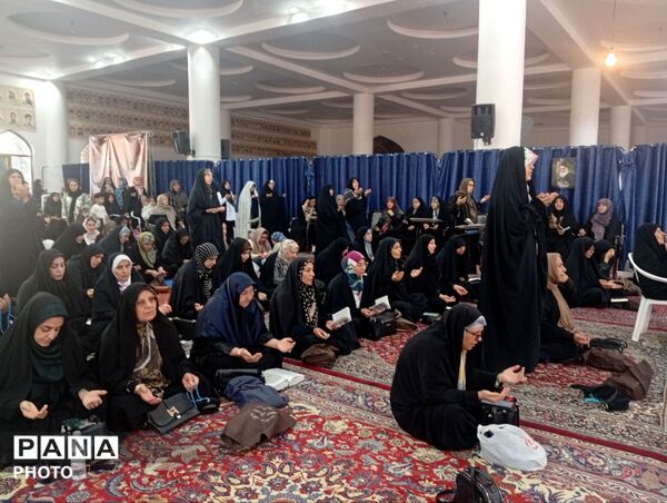 طنین دعای عرفه در مصلی نظرآباد