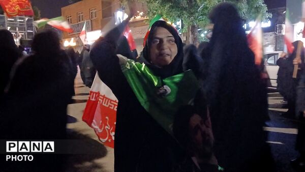 امشب نهاوندی ها پرچم ایران را به اهتزاز در آوردند