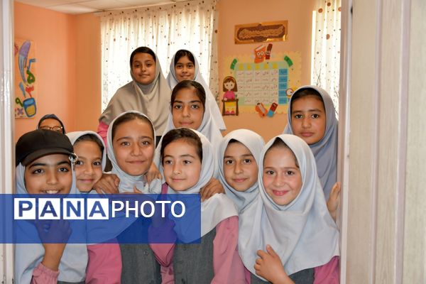 حضور امام جمعه، فرماندار و مدیر آموزش پرورش مه ولات در مدارس شهرستان