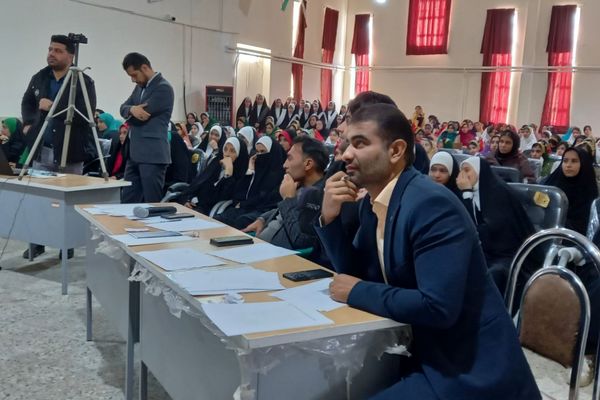 صدای اتحاد و هویت؛ طنین سرود دانش‌آموزان فلارد در رقابتی پرشور