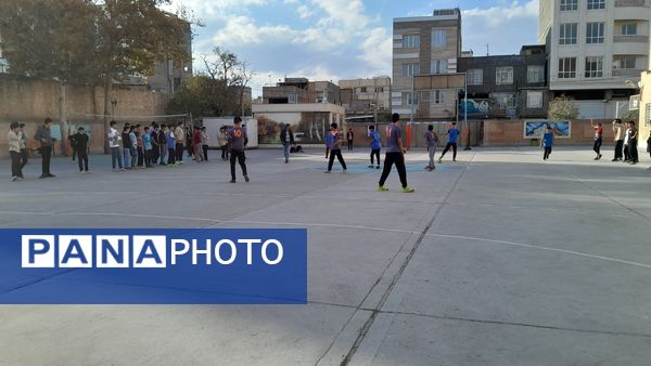 برگزاری مسابقه فوتسال بین مدرسه‌ای بین دبیرستان ابوریحان بیرونی و فرهنگیان نیشابور 