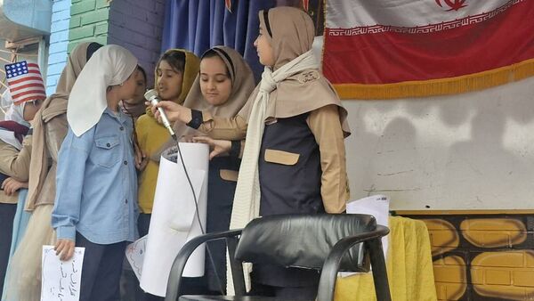 سالروز پیروزی انقلاب اسلامی در دبستان حافظ یک