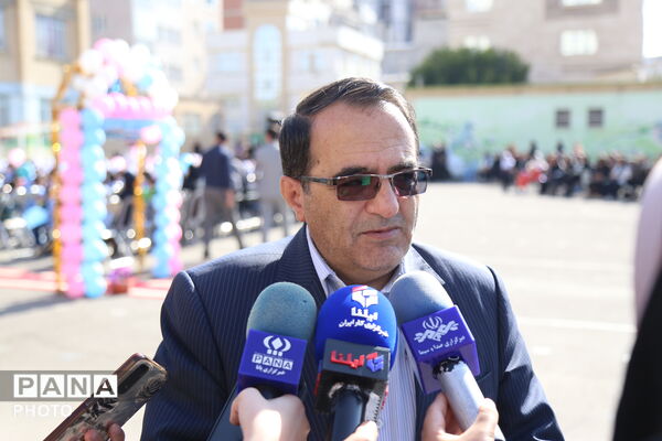 آیین استانی جشن شکوفه ها در دبستان حافظ ناحیه یک اردبیل 