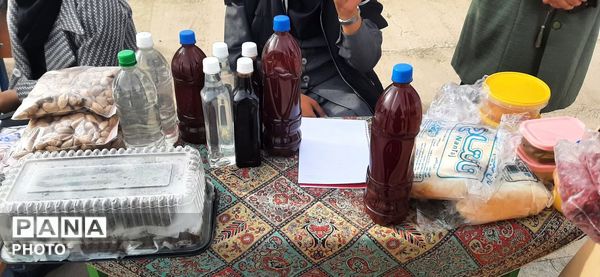 بازارچه دانش آموزی در دبیرستان حاج مهدی روحانی خلیل آباد