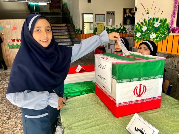 بیست و هفتمین‌ انتخابات شورای دانش‌آموزی دبستان دخترانه المهدی ناحیه 2 کرج