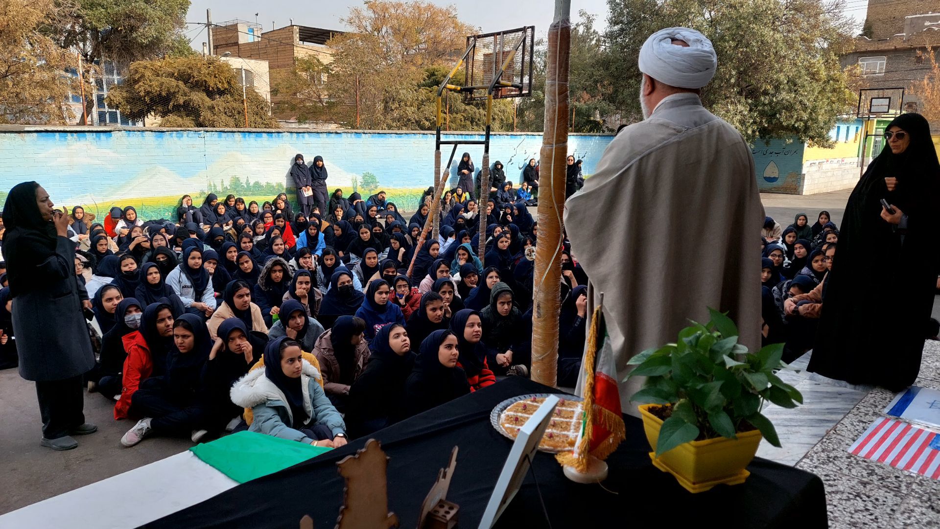 مراسم روز دانش‌آموز در دبیرستان هوشنگی