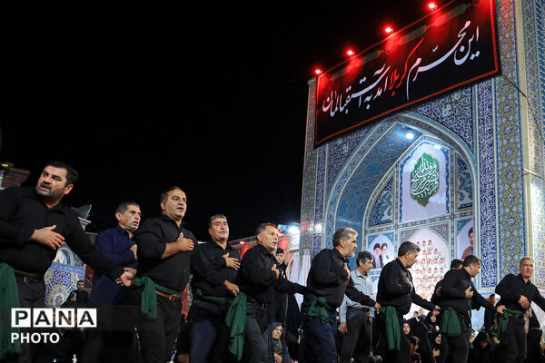 عزاداری سنتی شب هفتم محرم در «حسینیه حرم»