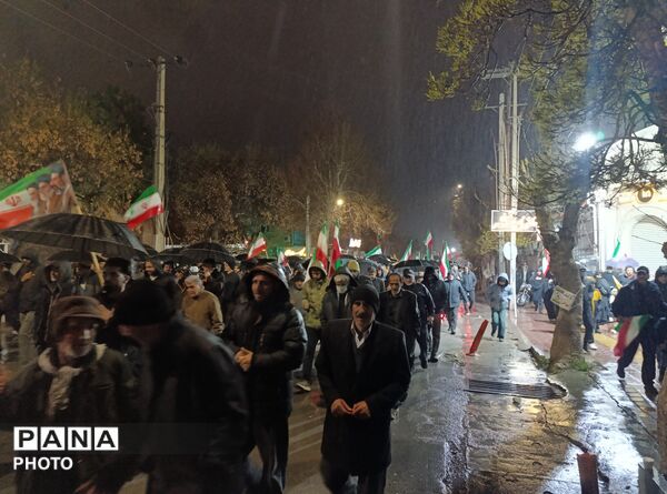 سرما در برابر آتش عشق دلها به رهبر چیزی نبود