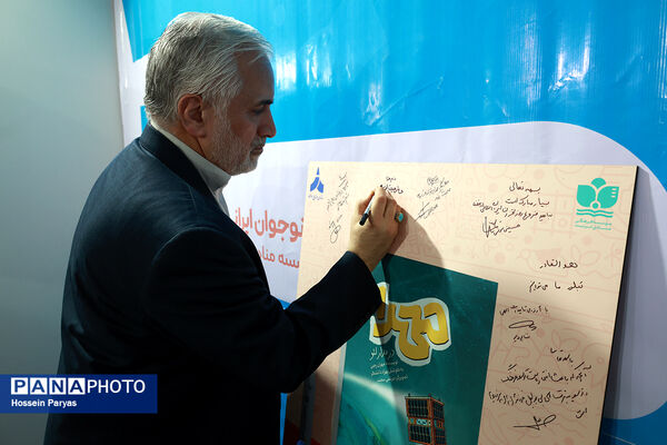 رونمایی از کتاب «مهدا در مدار لئو» در سی‌وششمین نمایشگاه بین‌المللی کتاب تهران