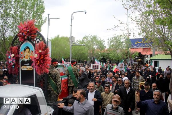 تشییع پیکر آخرین بازمانده شهدای خانواده دهقان در قم