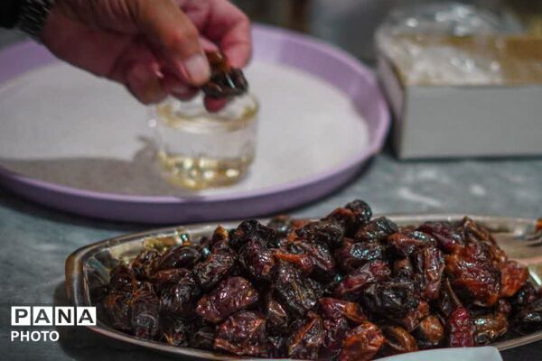 برپایی سفره افطاری در مسجد علی ابن ابیطالب نسیم‌شهر