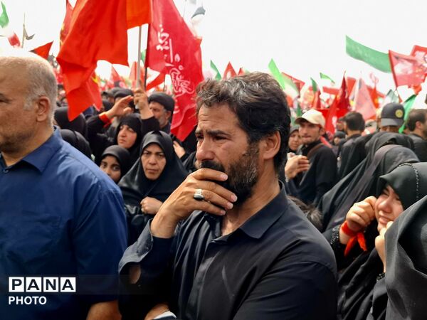 وداع پرشور نوجوانان با آقای شهید ایران 
