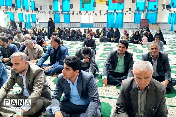 حضور پرشور فرهنگیان و دانش آموزان پیشتاز در نماز جمعه‌‌ بخش دیشموک