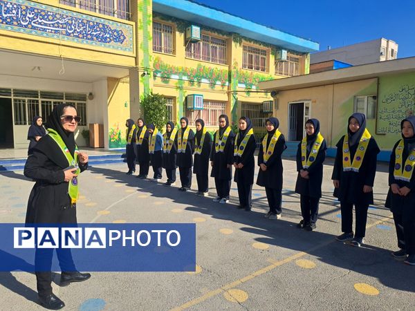آموزش دوره پیشتازان در دبیرستان دخترانه علی افشار‌نژاد