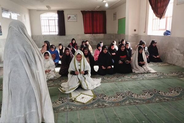  نماز جماعت آموزشگاه آیت الله طالقانی در ماه مبارک رمضان 