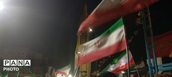 نمایش توان دفاعی کشور در میدان امام حسین (ع) یزد