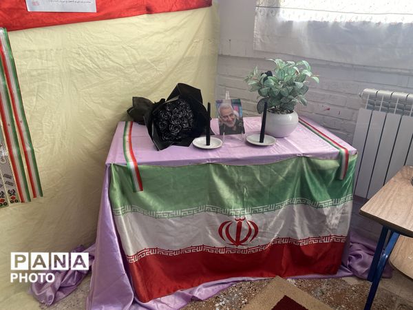 گشایش نمایشگاه مدرسه انقلاب در هنرستان عالمه باخرز