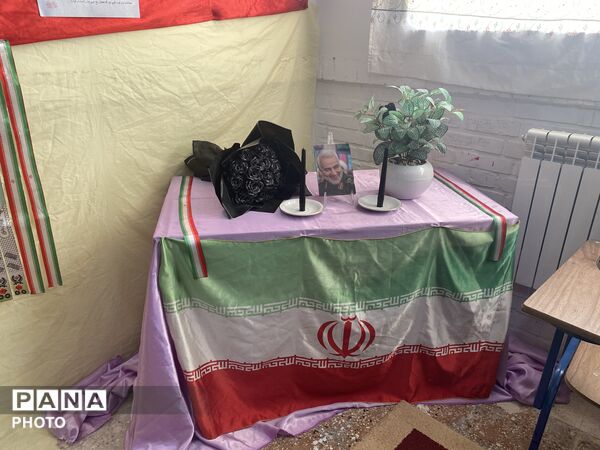 گشایش نمایشگاه مدرسه انقلاب در هنرستان عالمه باخرز