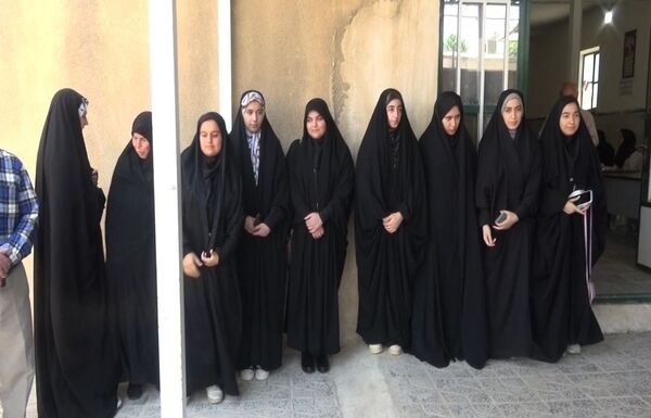 حضور دانش‌آموزان رأی‌اولی شهرستان بدره در چهاردهمین دوره انتخابات ریاست‌جمهوری
