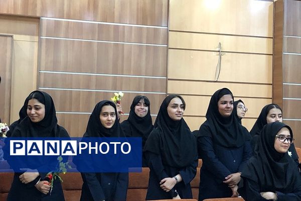 حضور دانش‌آموزان و مسئولان در یادواره شهدا دفاع مقدس ناحیه 2 شهرری 