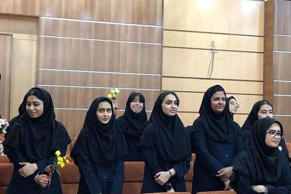 حضور دانش‌آموزان و مسئولان در یادواره شهدا دفاع مقدس ناحیه 2 شهرری 