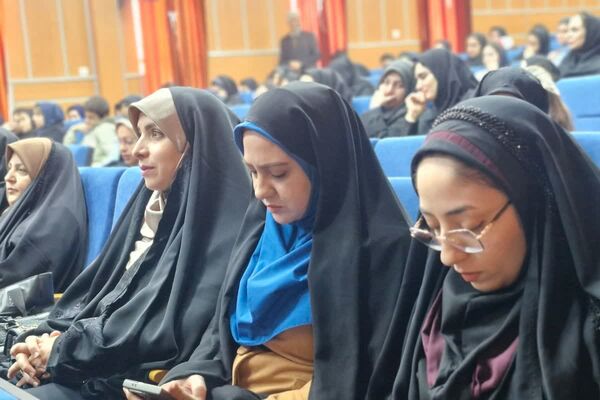 آیین تجلیل و اختتامیه طرح‌های آموزشی معاونت آموزش متوسطه و برگزیدگان رتبه‌های برتر آموزشی در قرچک