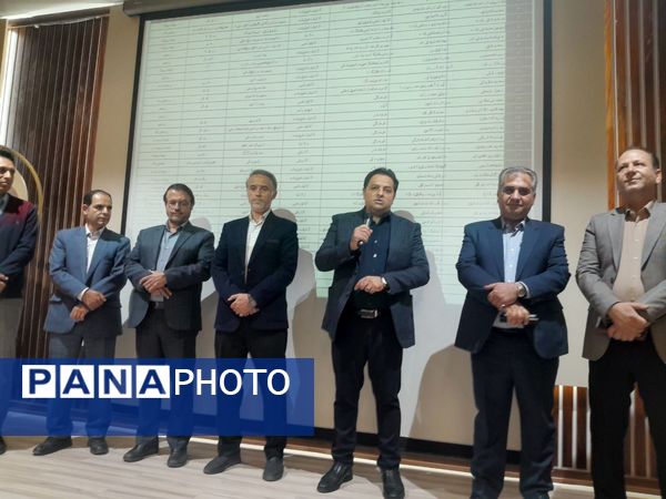 جلسه انجمن اولیا و مربیان در دبستان آرمینه مصلی نژاد ناحیه ۶ مشهد 