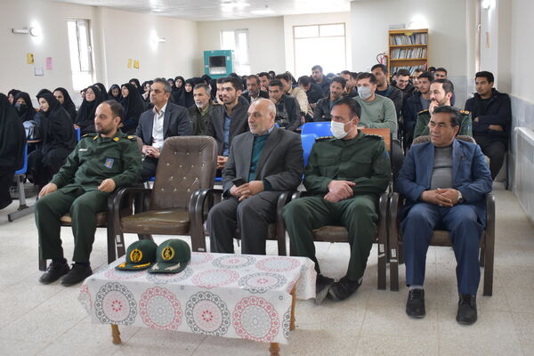 نشست بصیرتی فرهنگیان منطقه نوخندان با سخنرانی فرمانده سپاه درگز 